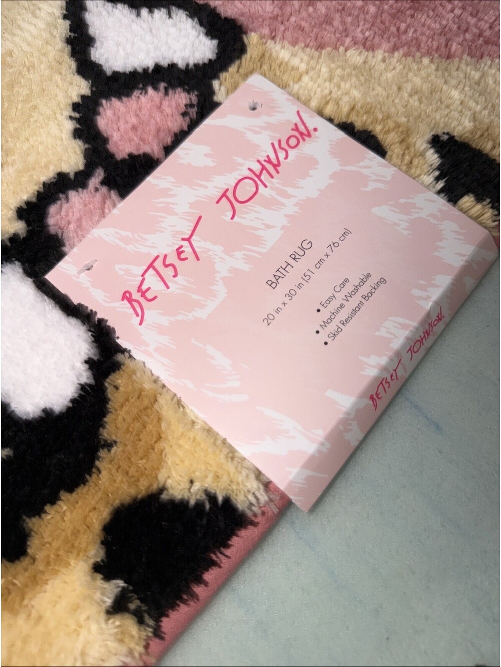 Betsey Johnson ❤️So soft cheetah Animal Bath Rug Black/ Pink 20x30”New - Picture 4 of 5